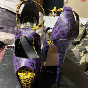 Shoe dazzle, purple & gold leopard pump, worn twice
